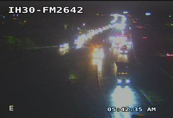 TasharaParker's tweet photo. Hey @shakeibra, here's what I just found out is happening in #RoyseCity. 30 EB @ FM 2642. Major accident blocking ALL LANES. 

Right now, traffic backed up about 25 minutes. They are slowly allowing vehicles to get by in one of the left lanes. @wfaa @WFAADaybreak #Iamup https://t.co/5qbJe9nrgW