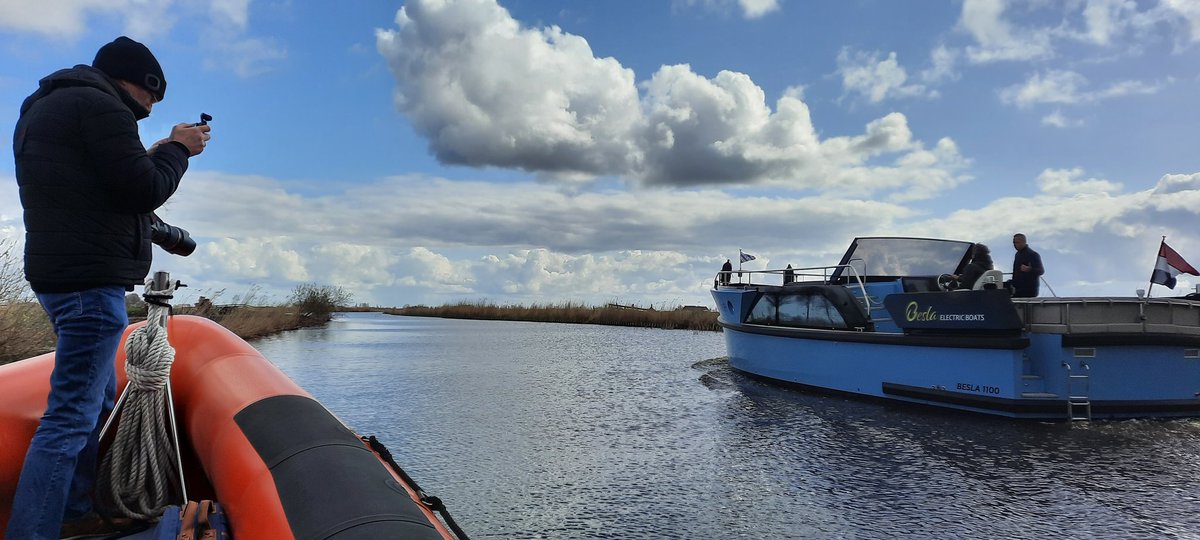 MarkBax77's tweet photo. Leuke klus voor #Klipper3 met de #Tornado! Vanuit de boot worden er foto- en filmopnames gemaakt, voor een artikel over elektrische boot #Besla in het blad #botentekoop en de website. https://t.co/ls6vq5BpY6