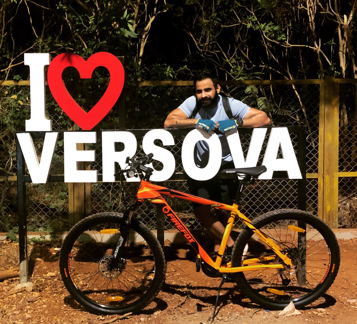 supermuj's tweet photo. Life is like riding a bicycle. In order to keep your balance, you must keep moving. #cycling #firefoxtornado #welcomebitch #cyclinglifestyle #ridingthearapy
.
.
.
#riding #bornbadass #fitnessgoals #keepriding https://t.co/s0TBdiR7LS