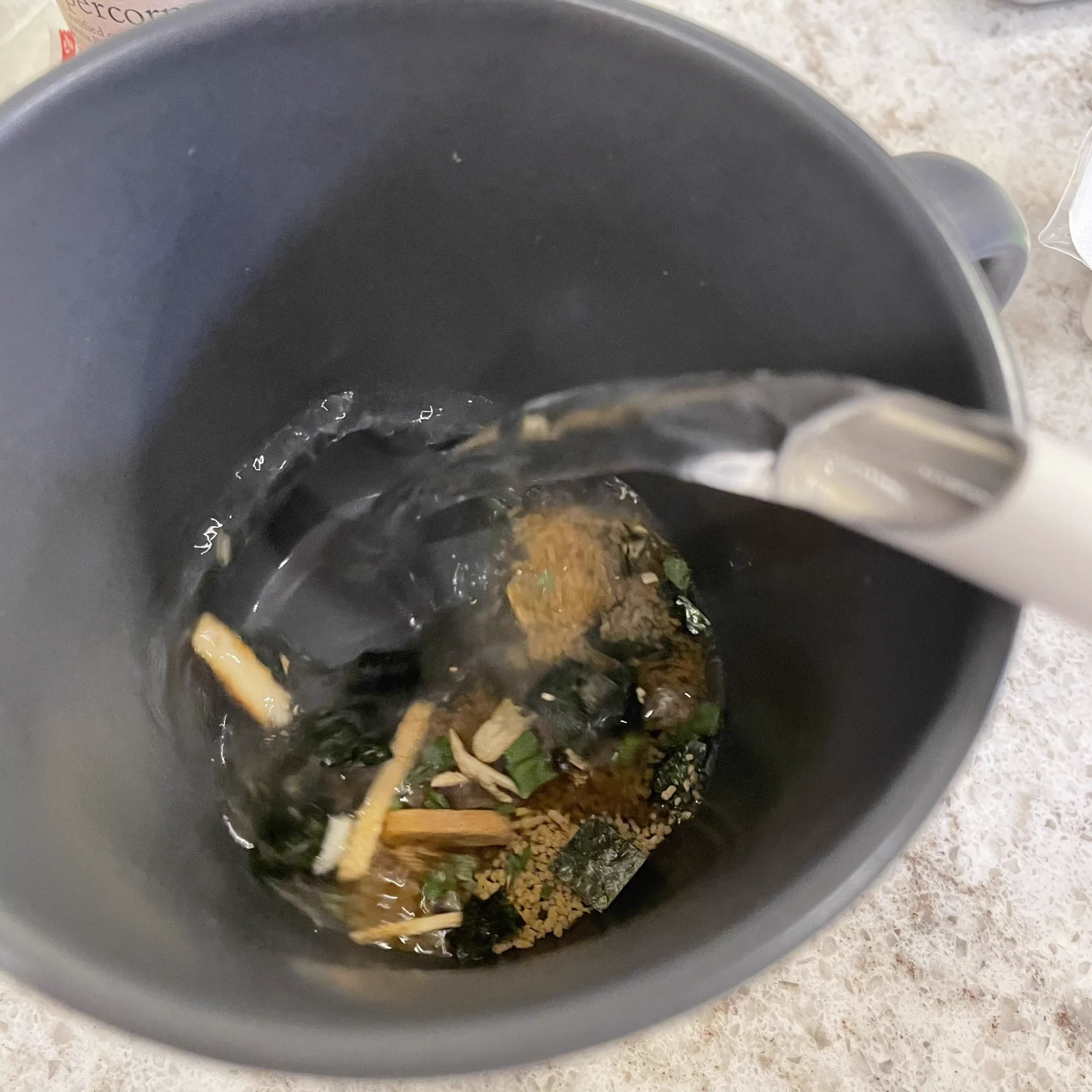 材料を混ぜて電子レンジで温めるだけでOK？！びっくりするくらい簡単な「茶碗蒸し」の作り方！