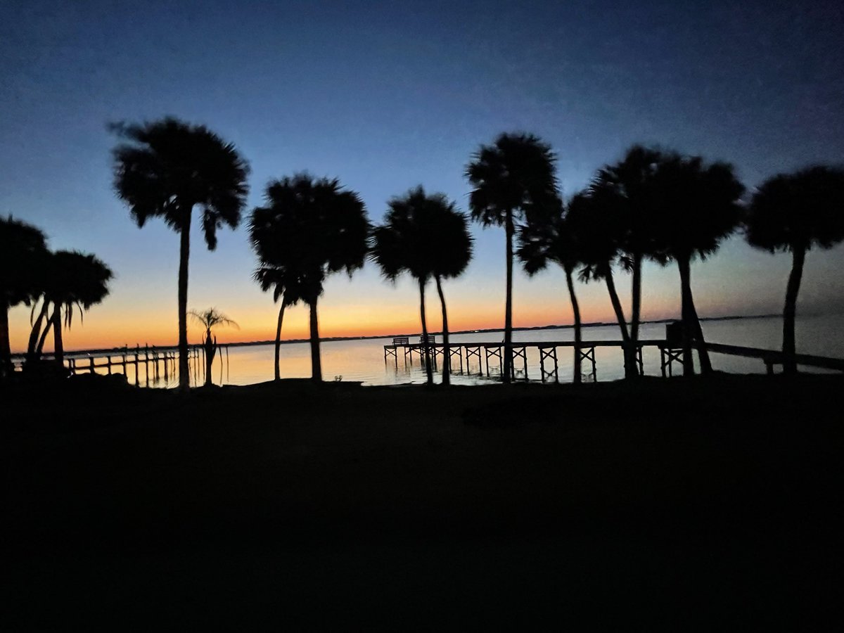 JuanBikes2Phish's tweet photo. Enjoying my morning ride views, perfect weather, calm and 56° #phish #cycling #windorabug #descriptivetext https://t.co/JUYt1xl1OD