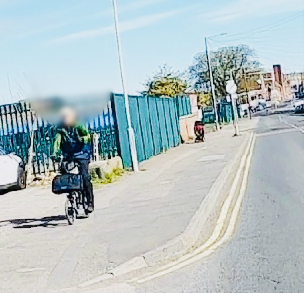 barriem's tweet photo. Good morning ‘Electric Bromptoneer’👍Just about managed to capture the image in Rotherham on my daily ride.Great to see a Brompton like my own👍☀️☀️☀️@BromptonBicycle https://t.co/YQoJdFl0wQ