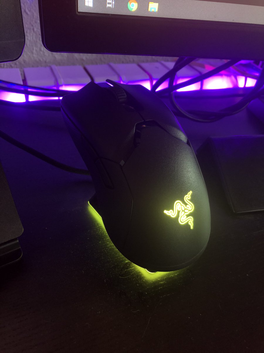 F7Sammy's tweet photo. Lo que me ha regalado la bby esta mañana 🥰
#RazerViperUltimate https://t.co/nZROoljwhJ