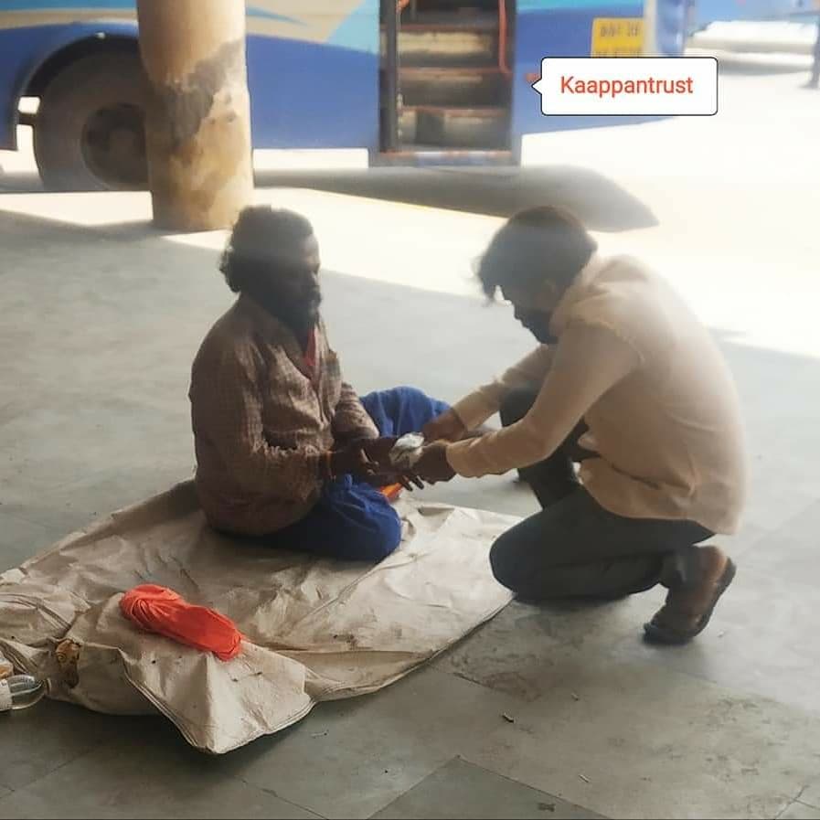 Kaapaantrust's tweet photo. #காப்பான்அறக்கட்டளை #சார்பாக #பசியில்லாபழநி #திட்டத்தின்கீழ் #435ஆம் #நாளான #இன்று #சாலைஓரங்களில் #வசிக்கும் #ஆதரவற்ற #நபர்களுக்கு #உணவு #வழங்கப்பட���டது..!!! https://t.co/W4Pmx4w2fE