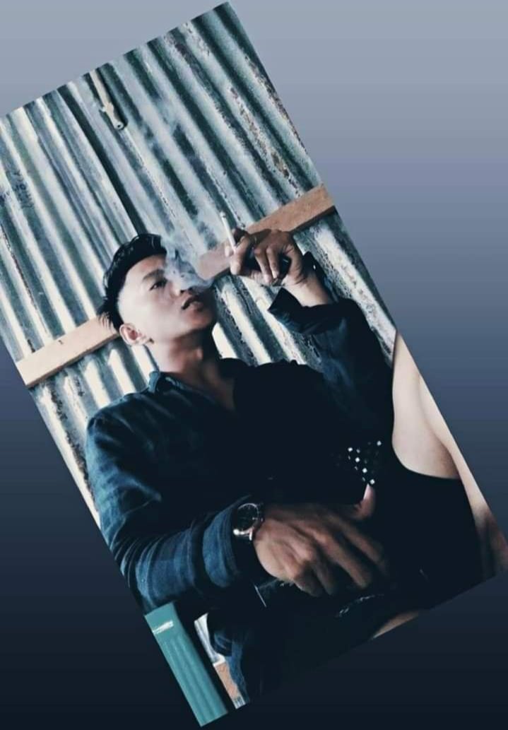 ooywko's tweet photo. ဖွာတယ် ရှိုက်တယ် https://t.co/0ly9yWkI6N