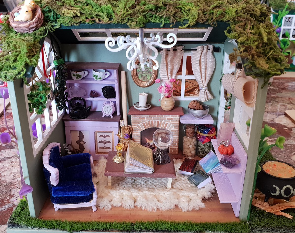 Miss Kitty is coming back to life! Jewellery will be back in 2022. For now a new passion for making miniatures: etsy.com/shop/MissKitty…
#miniatures #dollhouse #OOAK #crystals #protection #Pagan #GreenWitch #witches