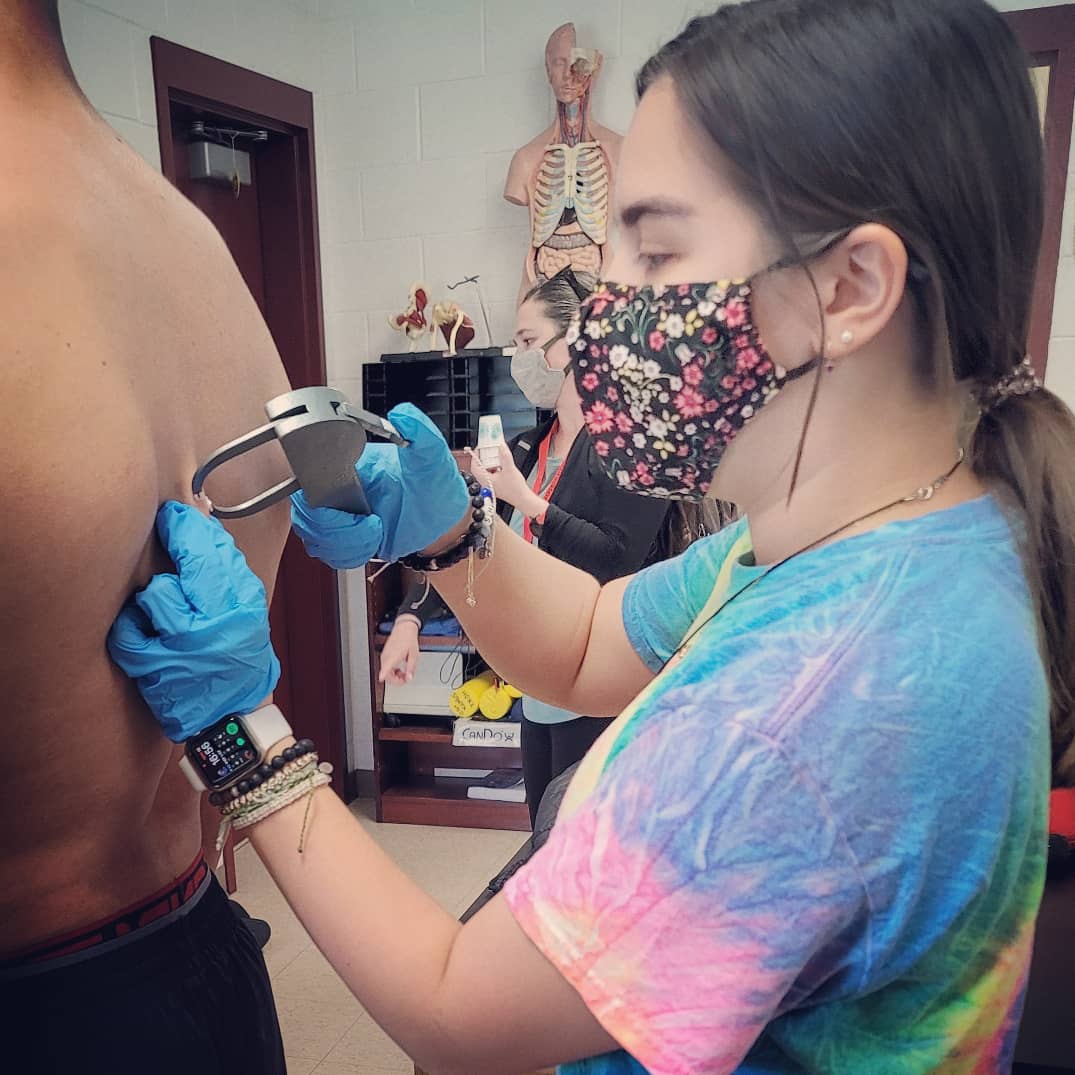 HokeSportsMed's tweet photo. Senior Sports Medicine Student Assistant practicing skinfold caliber testing as we prep for wrestling season @HokeCountyHS @HokeAthletics #buckslearning https://t.co/NXcspgrTBG