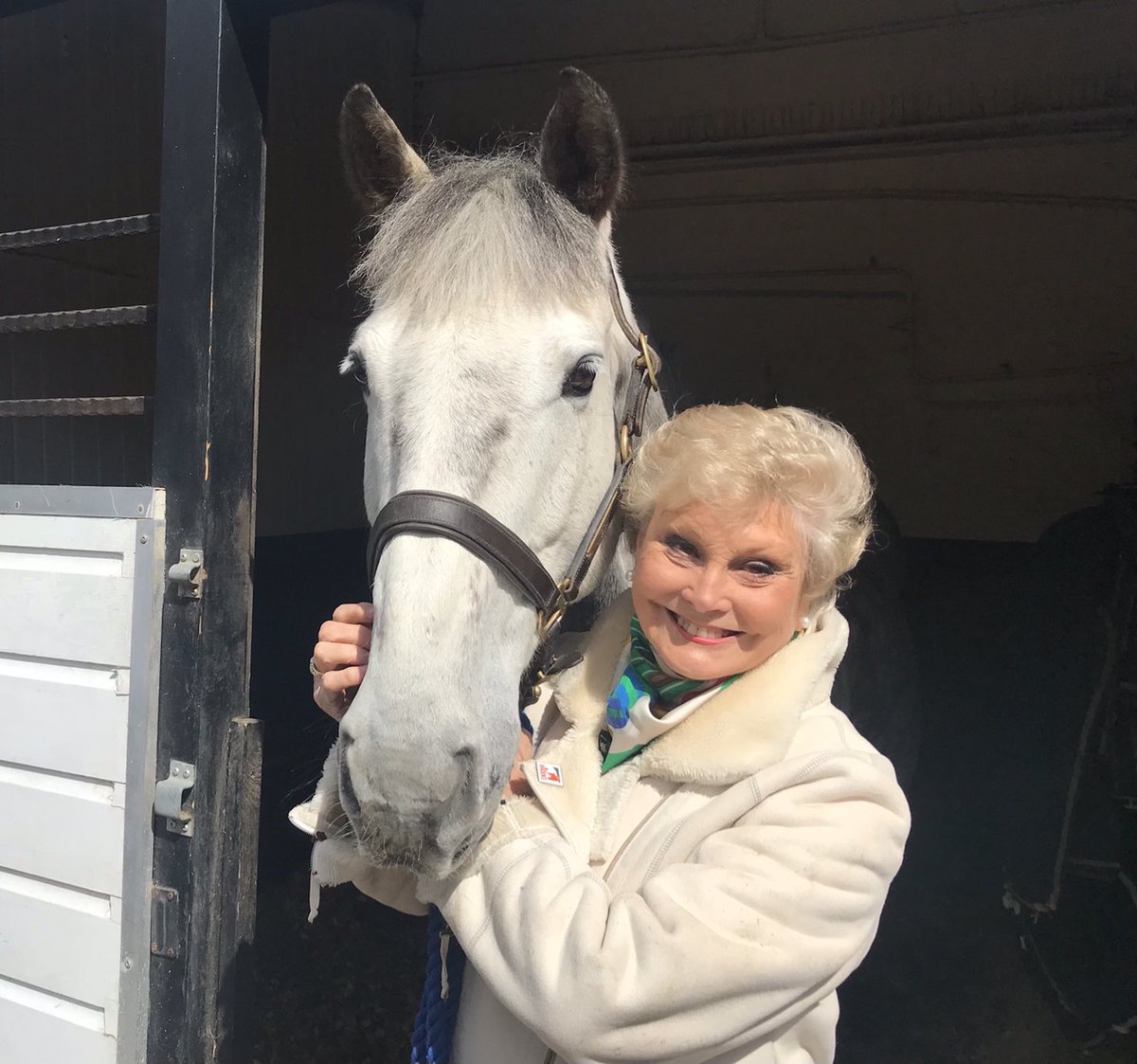 Lovely to welcome Angela Rippon to the stables today. Filming for ⁦<a href="/TheBrooke/">Brooke 🐴🧡</a>⁩ #wimbledonvillage