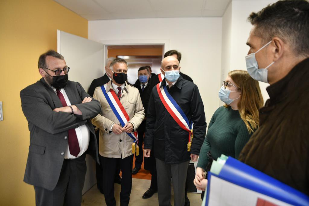 Toujours un immense plaisir d’inaugurer un espace France Services, comme ici à Neuf-Brisach 🇫🇷

Chaque citoyen, qu’il soit en ville ou à la campagne, doit pouvoir accéder aux services publics du quotidien.

C’est cela la promesse républicaine d’égalité des territoires.