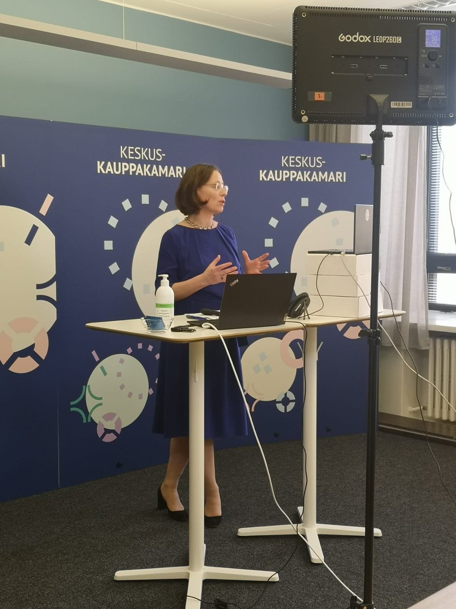 .@IAdlercreutz: Kun brändiä rakennetaan, on tunnistettava ne arvot, joita ollaan luomassa. 

Vasta sen jälkeen voidaan rakentaa arvo- ja kulttuuristrategia, joka mahdollistaa brändin toteutumisen. #viestintä #viestintäohjelma