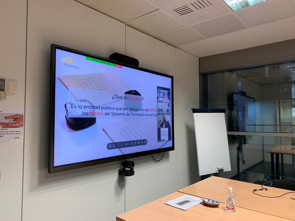 Fundae_es's tweet photo. Les tenemos listos para darlo todo. En directo🔴 "Cursos gratuitos para empezar a trabajar" #webinar impartido por expertos de @fundae_es @empleo_SEPE en #JobGraduate:
Información 👉 https://t.co/dHFh8100ou
Enlace de inscripción 👉 https://t.co/TJJcw69MIg https://t.co/5jZci2o1ns
