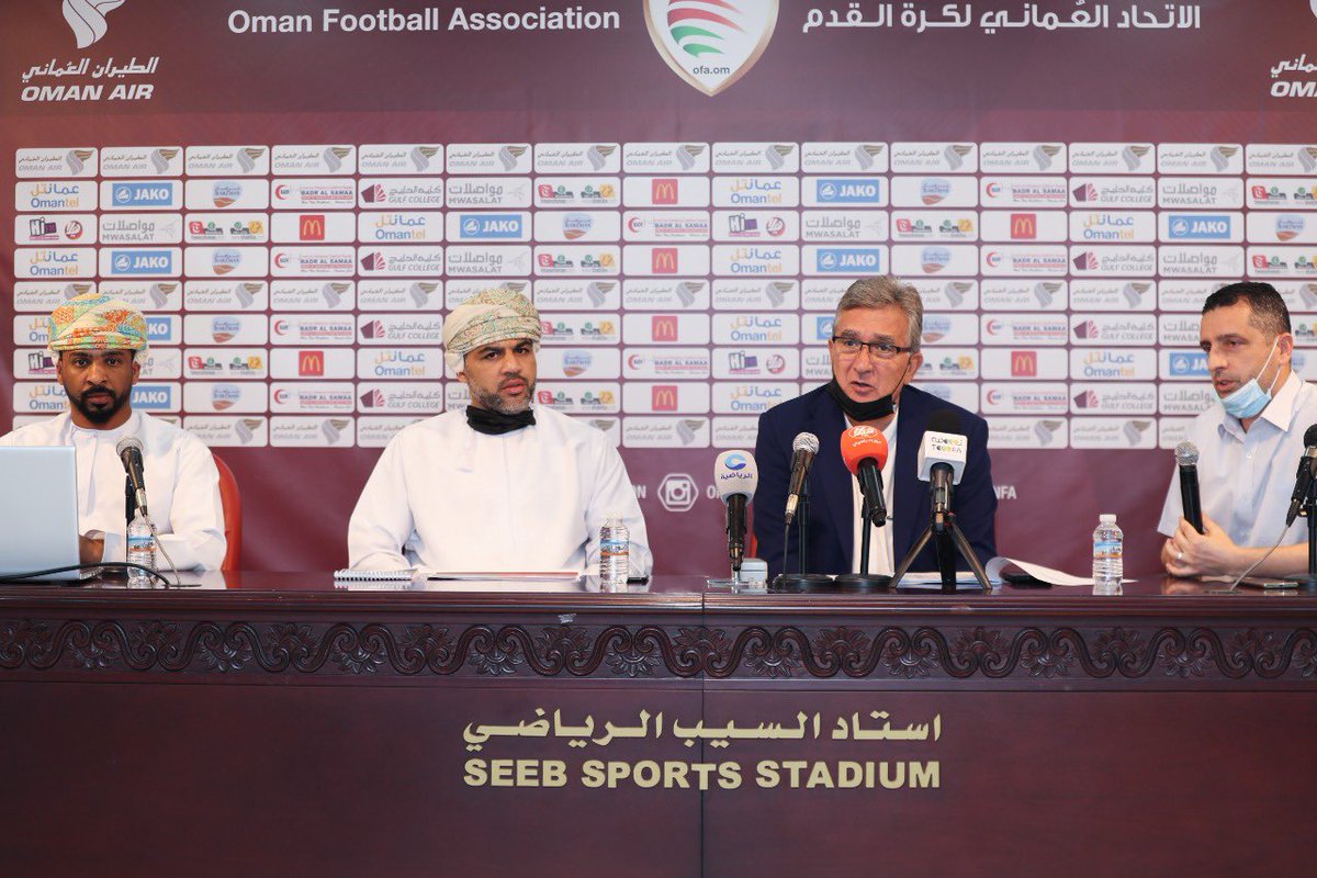 OmanFA's tweet photo. 📸 جانب من المؤتمر الصحفي الذي عقده مدرب منتخبنا الوطني الأول ظهر اليوم للحديث عن برنامج إعداد المنتخب استعداداً لاستكمال التصفيات الآسيوية المزدوجة. https://t.co/gsAOKP5rSV