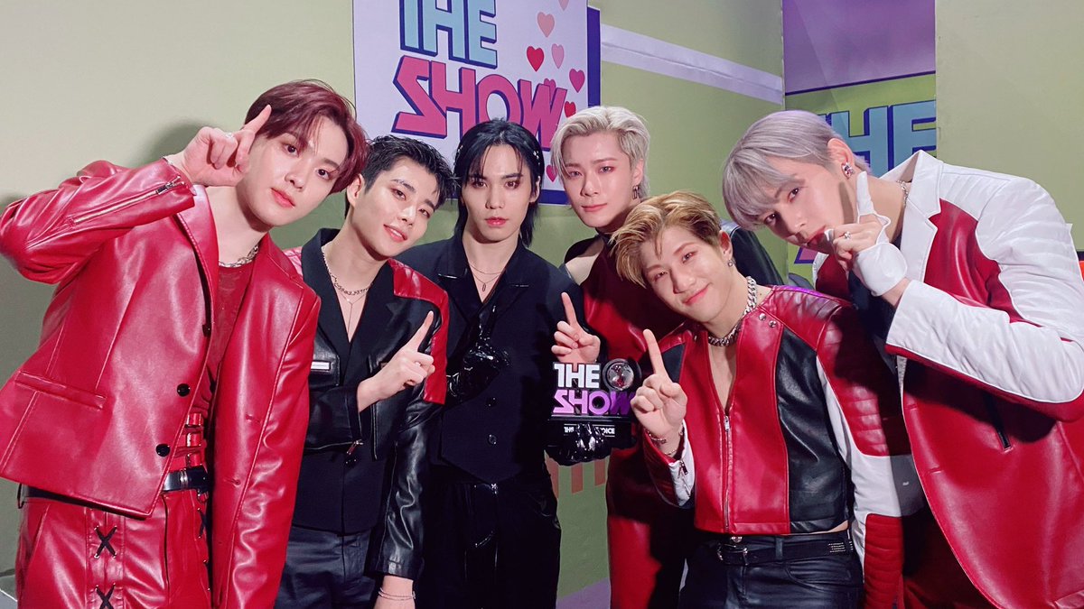 mtvasia's tweet photo. #AROHAs, join me in sending a big congratulations to @offclASTRO for picking their first win for #ONE, with their #TheShowChoice win this week! 🏆 not gonna be the only one i'm sure!

#kpop #THESHOW 
#ASTRO #아스트로 #ONE #ASTRO_ONE1stWin #AROHA
@offclASTRO @ASTRO_Staff https://t.co/d3AIk0wbXW