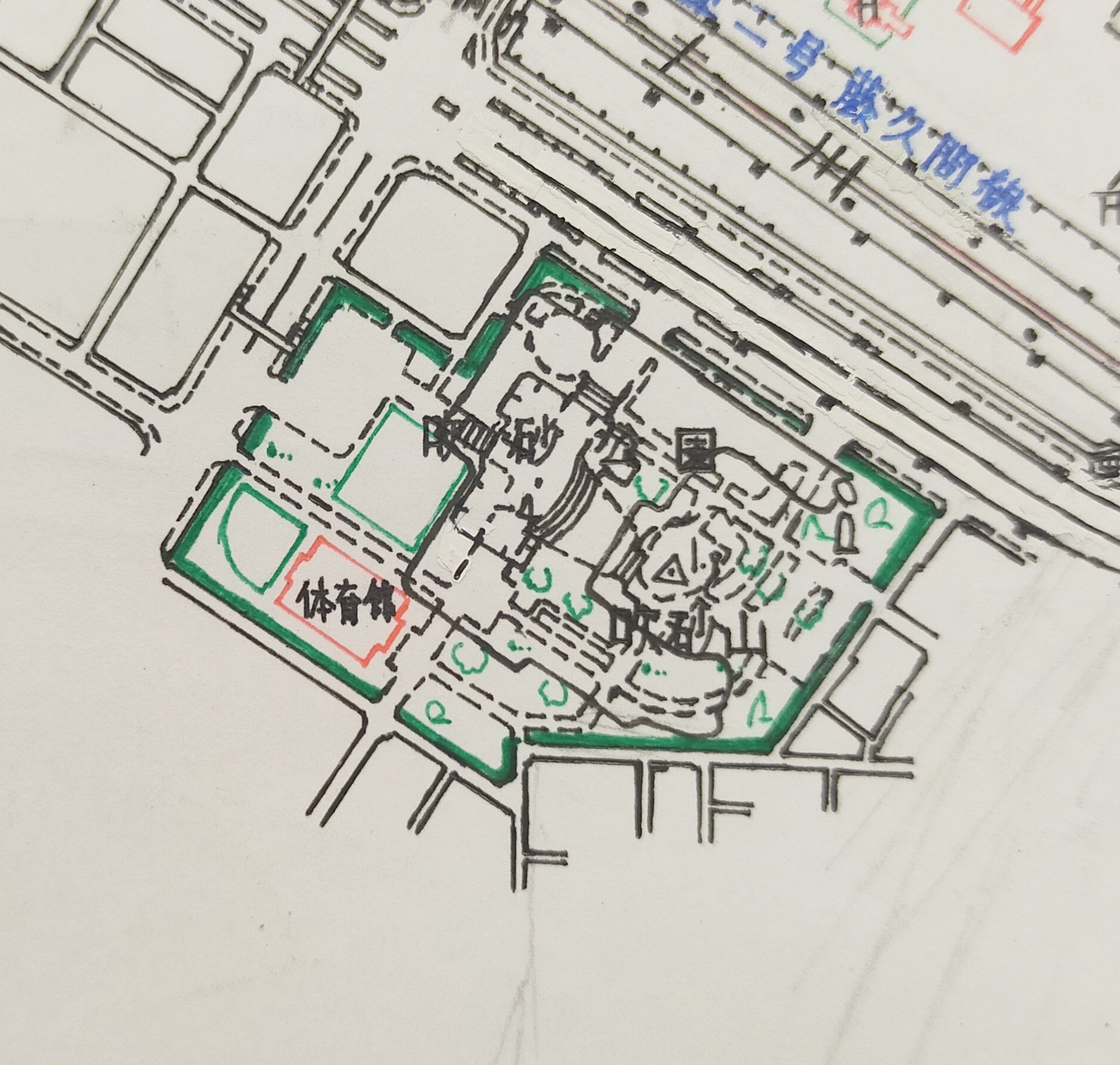 りーべ 空想1万分1地形図作家の悩み 住宅地 めんどくさい 鉄道 めんどくさい 公園 庭園路を描くのがめんどくさい 田畑 地図記号を描くのがめんどくさい 山 等高線を描くのがめんどくさい 海 色を塗るのがめんどくさい 結論 何してもめんどくさい 空想