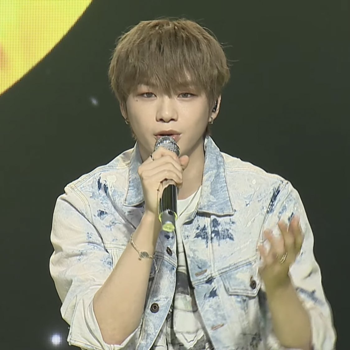 kang daniel pics tweet media