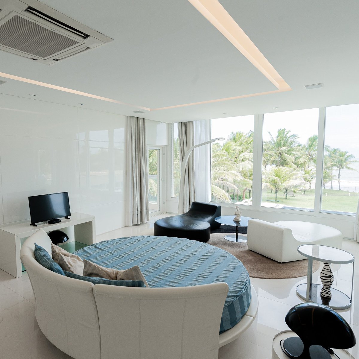 SantanaSpazio's tweet photo. Modern bedroom ocean view
#SeeksLife #spaziosantana #spaziosantanarealty #buscavidaexclusive #HolidayHouse #INTERIOR_DESIGN #realestateinvesting #luxurylifestyle #LuxuryTravel https://t.co/Y1AJ27fs44