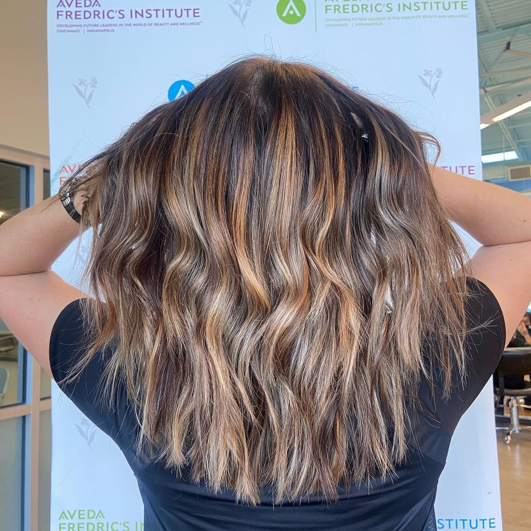 avedacincinnati's tweet photo. "A sun kissed balayage for your feed🖌" #TransformationTuesday by @
jspillmanbeauty https://t.co/wE7UzLtW2t