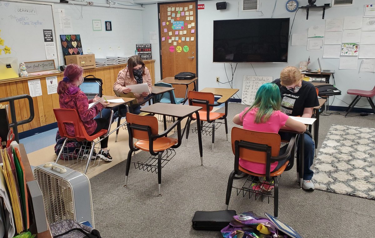 CoyleL8's tweet photo. Partner reading fluency practice! #SCReads #PrideandExcellence https://t.co/o4MP3Qb9X9