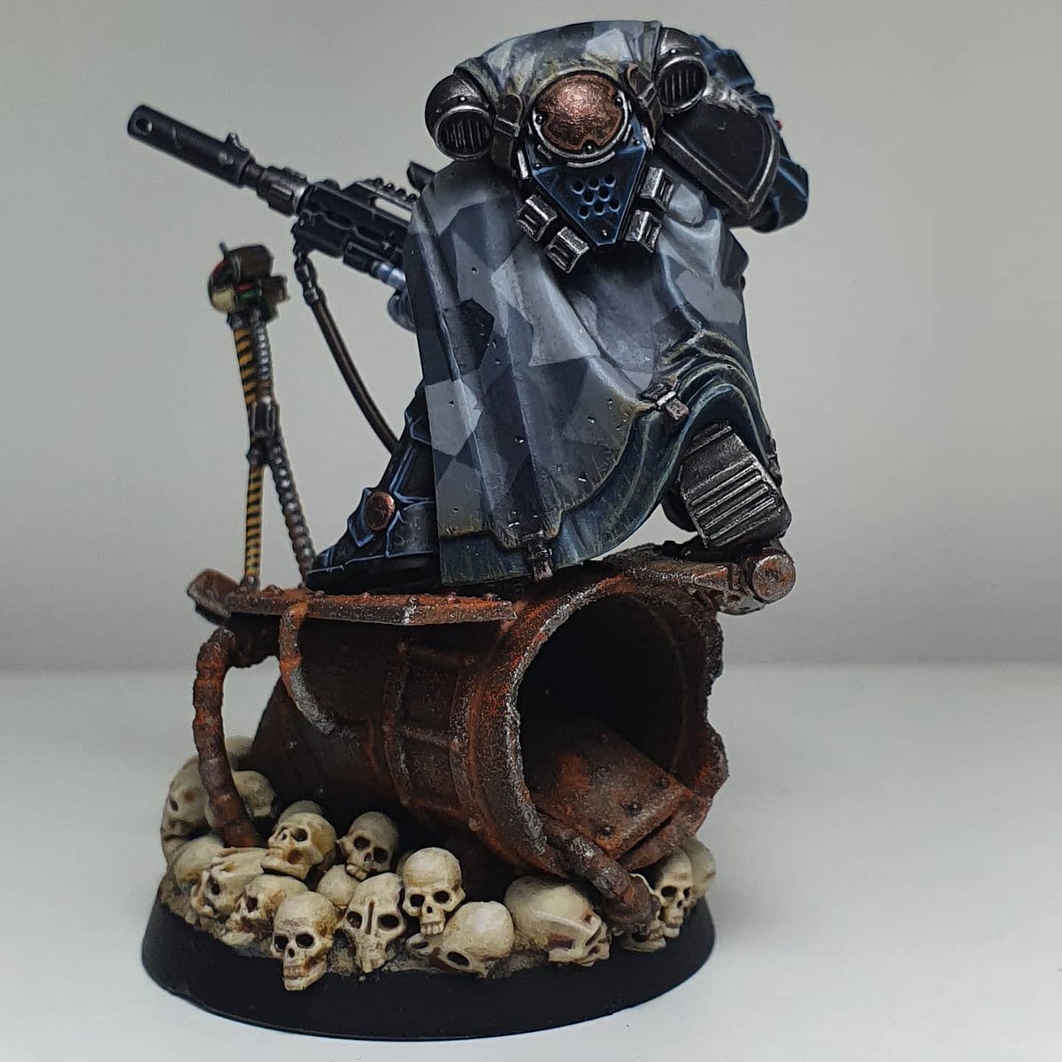 HonestOrk's tweet photo. A Silver Skulls Eliminator joins the Deathwatch 4th Watch Company! 

#warhammer40k #deathwatch #new40k #warhammercommunity #hangoutandpaint #Warmongers #gamesworkshop #warhammer40000 #indomitus #citadelminiatures https://t.co/y2fH7G85Ib