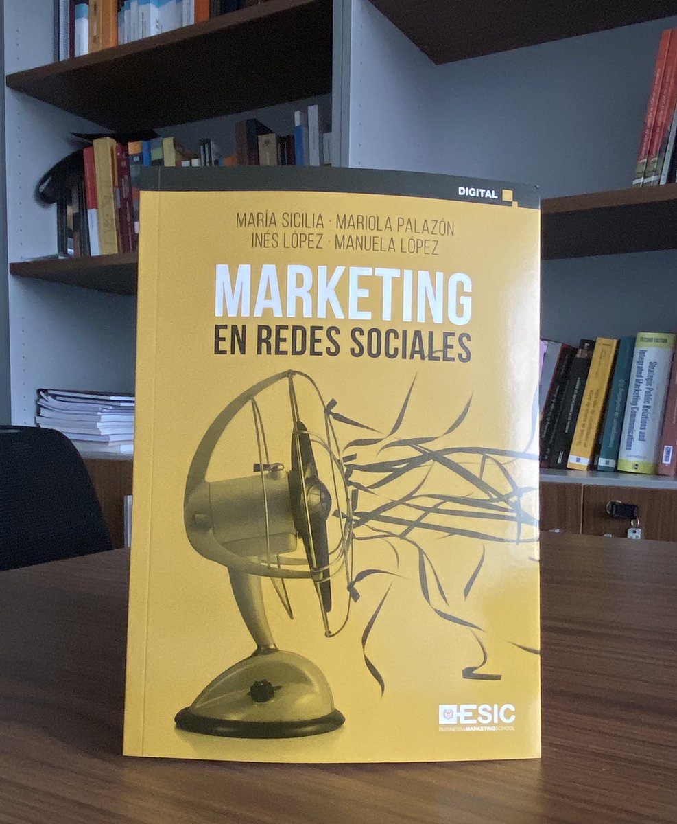 SdelBarrio's tweet photo. Acabo de recibir el libro “Marketing en Redes Sociales” publicado por @EsicEditorial. Sin duda, un libro muy necesario hoy en día que estará muy presente en nuestros programas académicos. Gracias a las autoras @maria_sicilia1 @PalazonMariola @manolilp #InesLopez https://t.co/xi8jOMtrWE