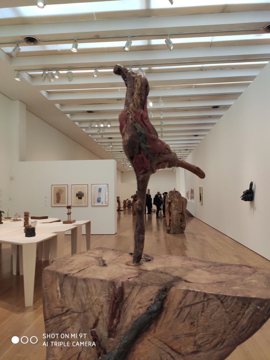 Remigio Mendibururi buruzko erakusketan gerra garaiko oroitzapenak, 6-7 urteko haurra zenean eta kontzentrazio eremu batean bizitakoak nola islatu zituen, hunkitu naute. <a href="/museobilbao/">museo bilbao</a> n duzue <a href="/jphuercanos/">jp huercanos</a> n lan bikaina. Eta aurki <a href="/naiz_info/">naiz:</a> n