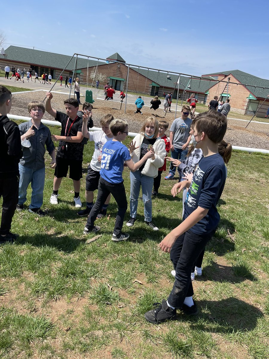 AlexisMessenger's tweet photo. We are in the middle of our speaking &amp; listening unit in writing class. Yesterday my students did team building activities to build their confidence with their peers. I can’t wait to see them present next week! #Tigers #OZARK https://t.co/KP1mw5O4gp