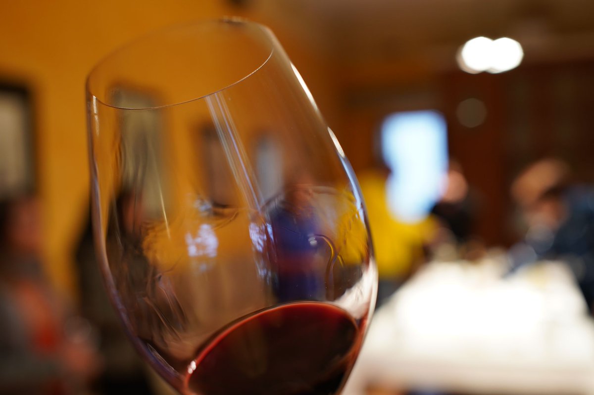 enoturismEDU's tweet photo. Els alumnes del curs subvencionat de #Sommelier d' @enoturismEDU han visitat @AlbetiNoya.
Degustació de vins, gestió de cellers en restauració o servei especialitzat de vins, són alguns dels àmbits pràctics que els alumnes experimenten.

👨🏻‍🏫 @EricEnguita 🌐 https://t.co/JuWmjTq4FY https://t.co/Mx9f7KhDed