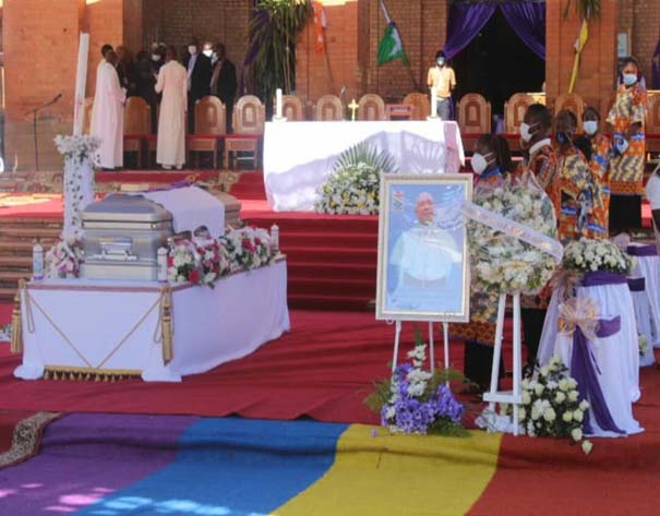 infoANS_ES's tweet photo. República Democrática del #Congo – Los últimos homenajes a Mons. Jean Pierre #Tafunga Mbayo, SDB
 
https://t.co/a1a5ydk9sp https://t.co/xrkHrW0VCJ