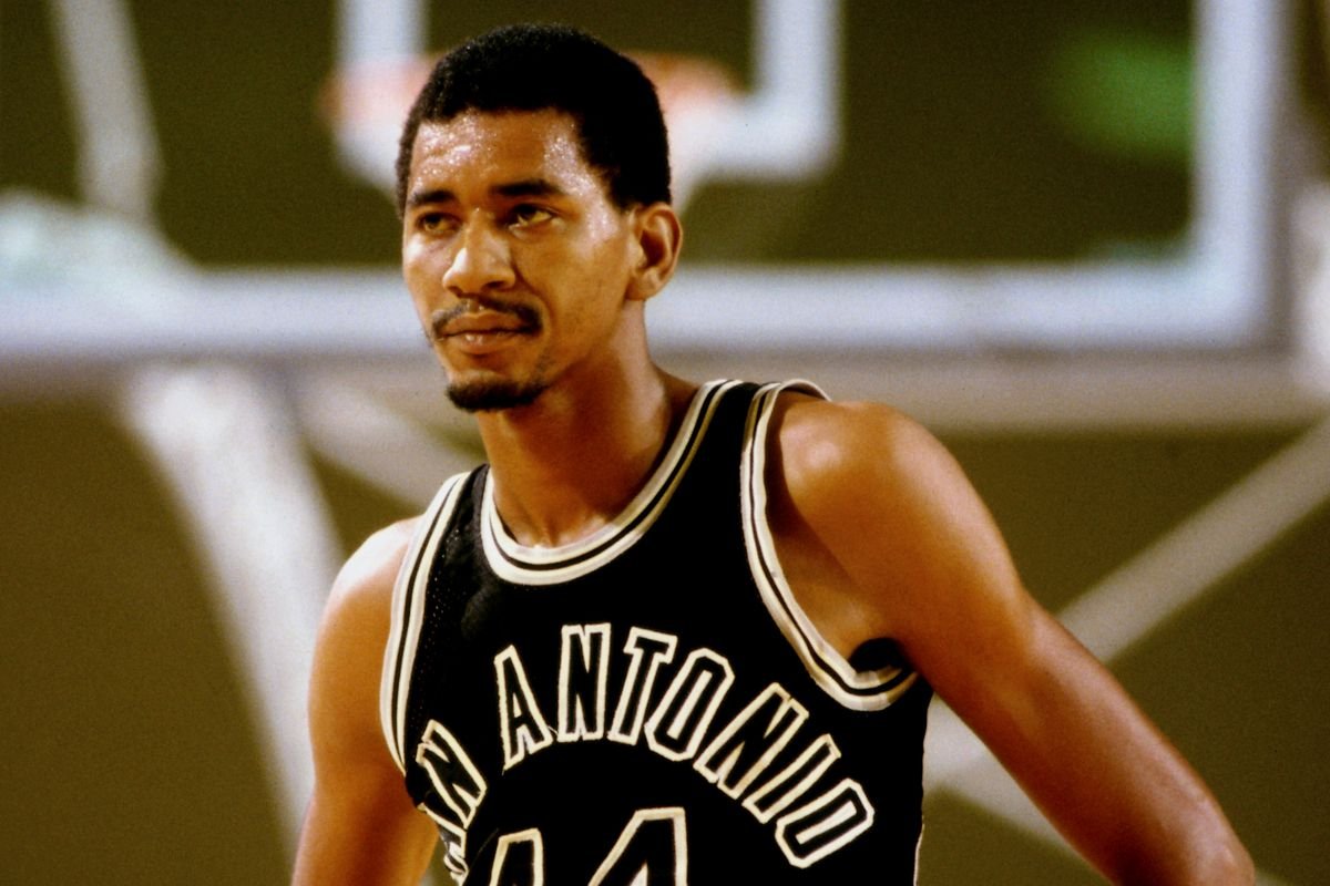 Top 3: George Gervin - if Iceman aint in your top 4, then change it. 9 consecutive all-star appearances, 7x All-NBA, 4 scoring titles. The greatest player that most of us never got to see play in a Spurs uniform.