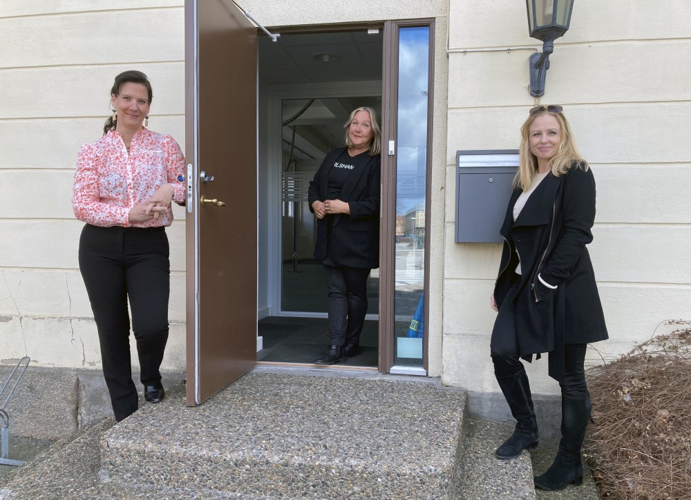 Karlshamns turistbyrå kommer att hålla öppet under juni, juli och augusti i sommar. Detta blir möjligt genom en samlokalisering mellan Näringslivsenheten och turism som ska dela lokaler i gamla Hamnkontoret på Östra Piren. mynewsdesk.com/se/karlshamn/p…