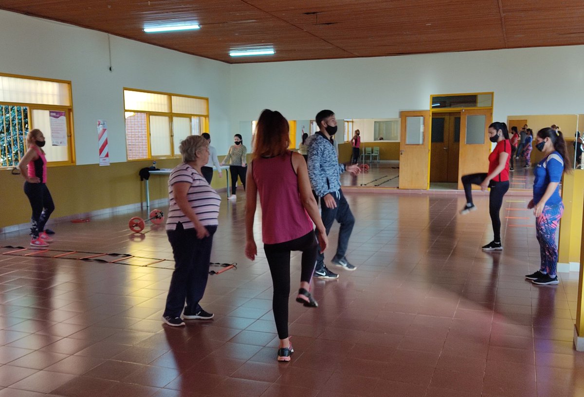 CEF25MISIONES's tweet photo. Buen martes!!! Arrancamos en #PuntoPreventivo San Gerardo, con #GimnasiaFuncional con el @profesudo #CEF25 #ViveActivo @chekielon @ricardofabianbi @DirEducFIsica @CGEMisiones @prevenciondead1 https://t.co/zPavzVFfsc