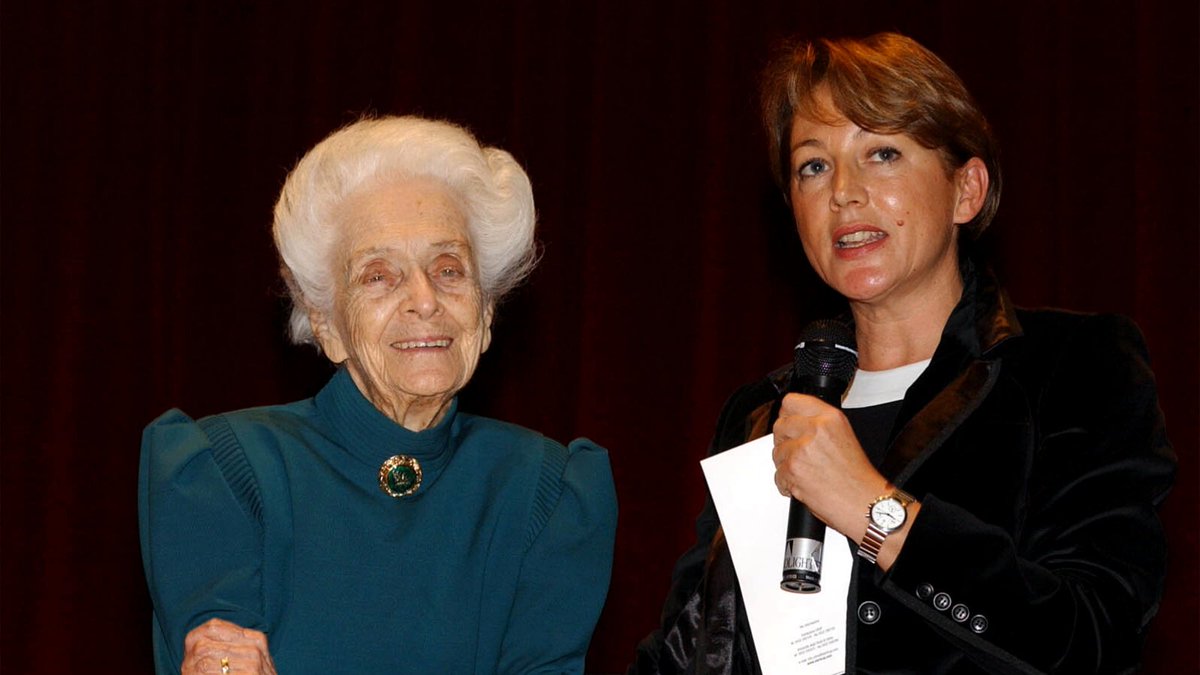 Nuovo appuntamento con i frammenti di #storia Uniud 💭

Ottobre 2003: il Premio Nobel per la medicina #RitaLeviMontalcini, in visita a Udine, prese parte alla cerimonia di premiazione dei laureati dell’Ateneo vincitori del concorso per idee imprenditoriali #StartCupYoung.