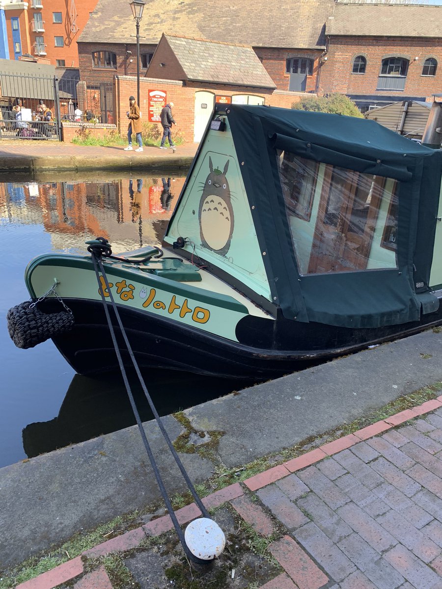 soupforeloise's tweet photo. LOOK A THIS CANAL BOAT LOOK AT IT RIGHT NOW https://t.co/VpExwIUcvD