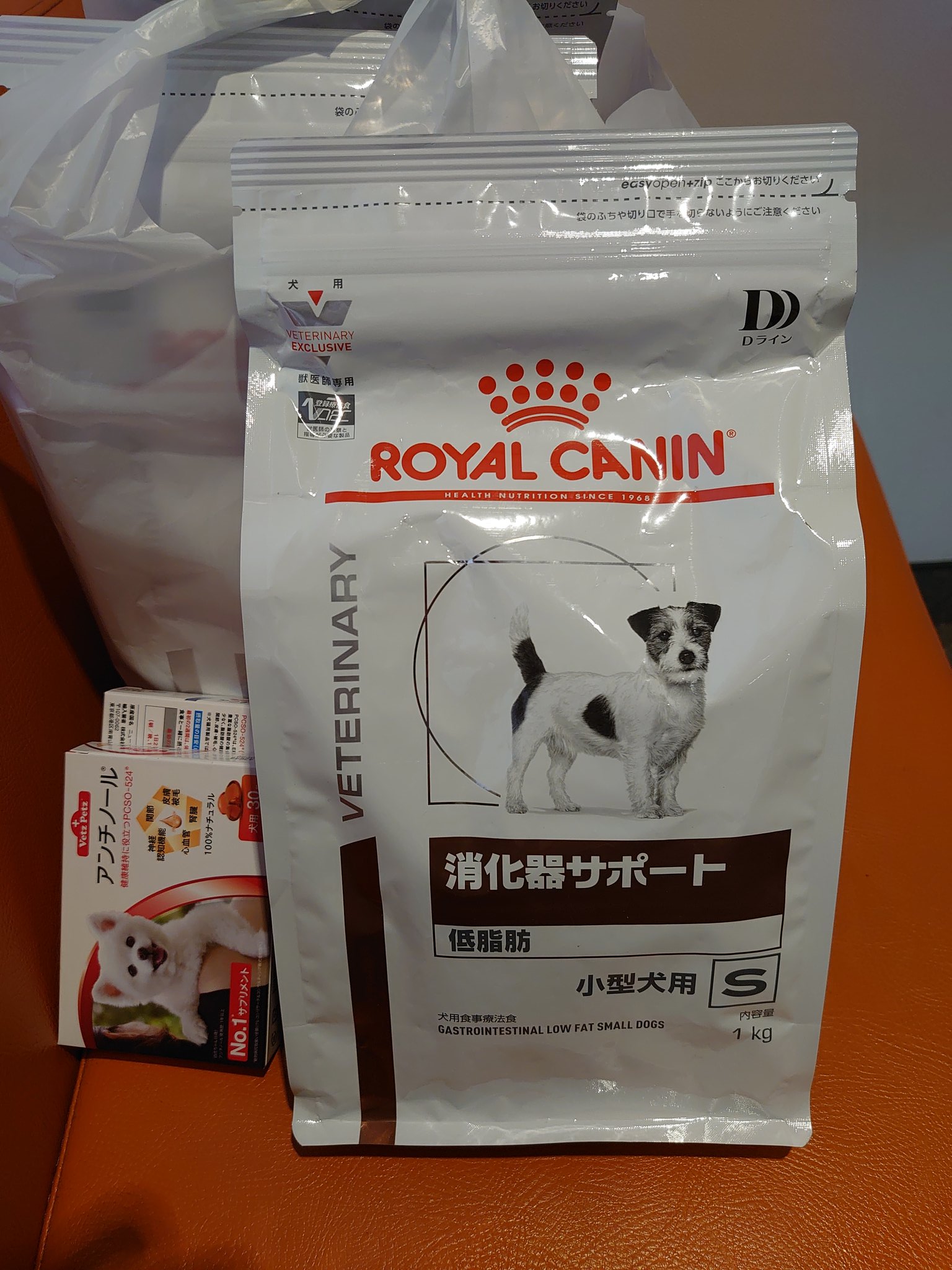 ひなり 老犬介護 みんなー聞いてー 今日 病院で買いました 待望のロイヤルカナン 消化器サポート 小型犬用 です 粒ちっちゃーい もうちまちまカットしなくてもいいかもしれない 食べてくれました 秘密結社老犬倶楽部 ロイヤルカナン 消化器