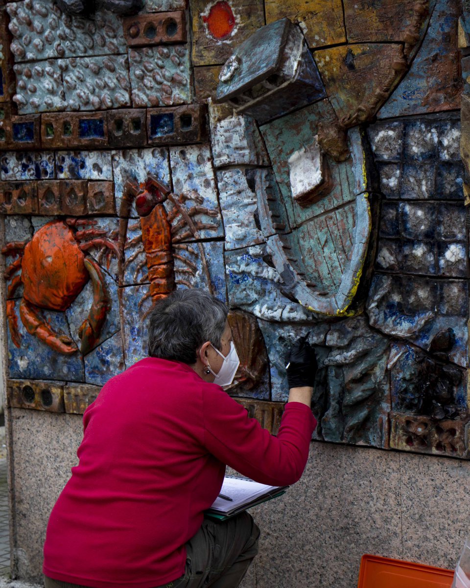 Comienza la restauración del mural cerámico del acceso al <a href="/PuertoACoruna/">Puerto de A Coruña</a> por la plaza de Ourense. Todo un icono de la ciudad.