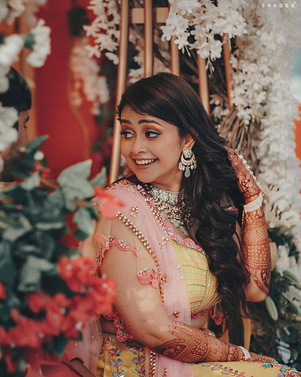 the_fab_app's tweet photo. A smile and dark stained henna are the most beautiful makeups a bride can wear... 😍
#indianbride #indianwedding #hennaartist #hennastain #hennaart #hennapro #hennadesign #mehndidesign #mehndi #mehendidesign #mehendi #prewedding #CoupleGoals #couplelove #lehenga #weddinglehenga https://t.co/rgOeeSbbkH