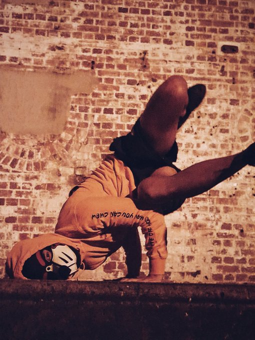 Breakdancing pupper???? #bdsm #kink #fetish #pupplay #puppyplay #petplay https://t.co/ZoH8p2v3sA