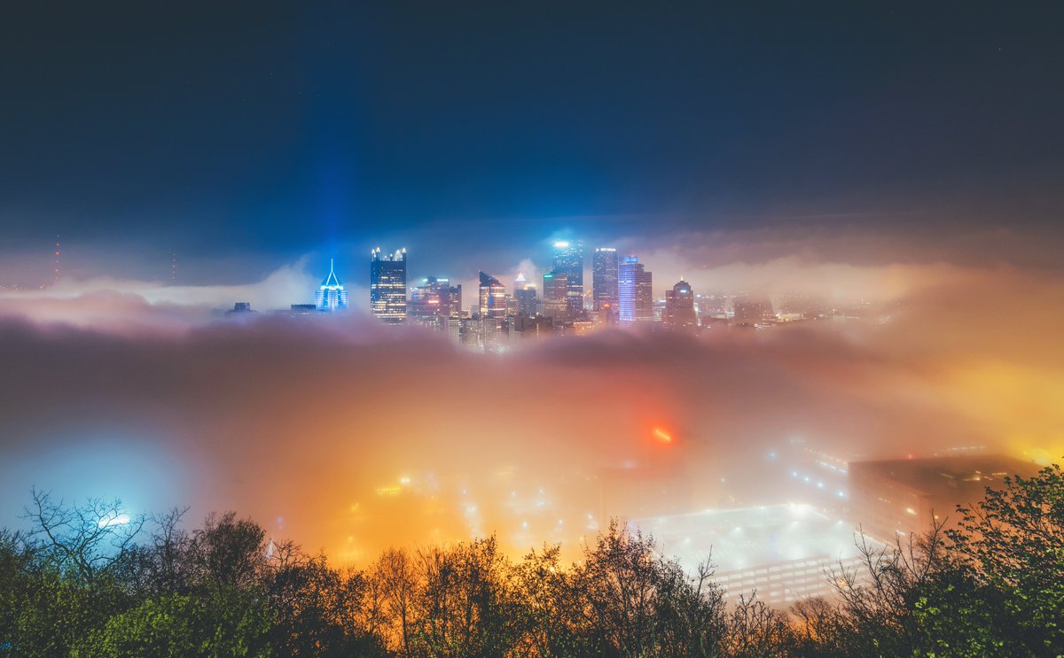 DaveDiCello's tweet image. Well that was a helluva morning. I got up an hour early to get a long run in, but when I got into #Pittsburgh around 3:30 the fog was already moving in. As the morning progressed the fog enveloped the city, creating some spectacular scenes. Many more to come from today.