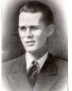 NvrForgetCinci's tweet photo. #WeRemember Corp Rowan E Cecil originally of Chillicothe, and graduate of @HughesSTEMHS. He enlisted &amp; served in @1stArmoredDiv #oldironsides. He was #KIA 8 Nov 1942 during the invasion of North Africa. He is remembered @usabmc N. Africa American Cemetery. #WWII https://t.co/vA8BluOkQK