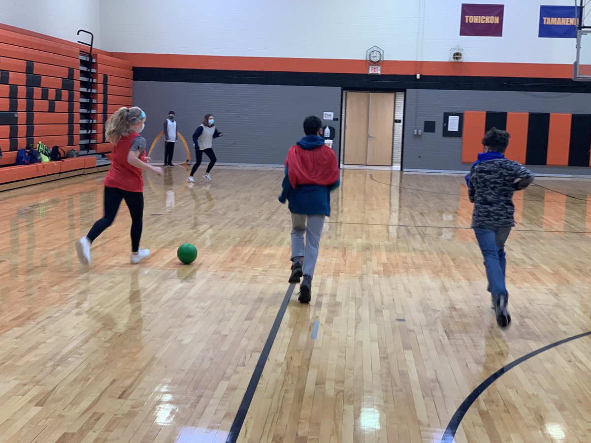 CBUnamiMS's tweet photo. Early morning soccer with Mr. Rush in PE! #Unami https://t.co/8otY0e8srC