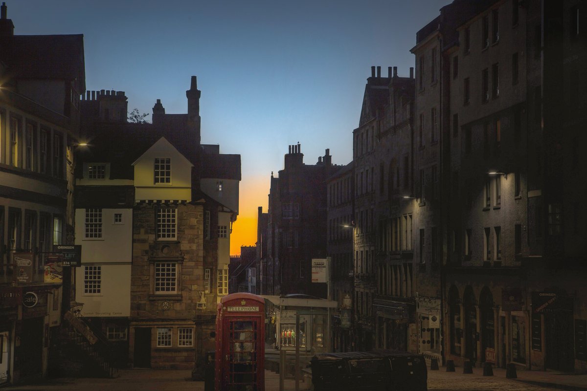 Edinburgh <a href="/RoyalMileEdin/">Royal Mile Edinburgh</a> sunrises are surely the finest. 
📸 Graeme Gainey
#Edinburgh #thisisedinburgh #EdinburghLife #edinphoto #exploreedinburgh #igersedinburgh #instaedinburgh