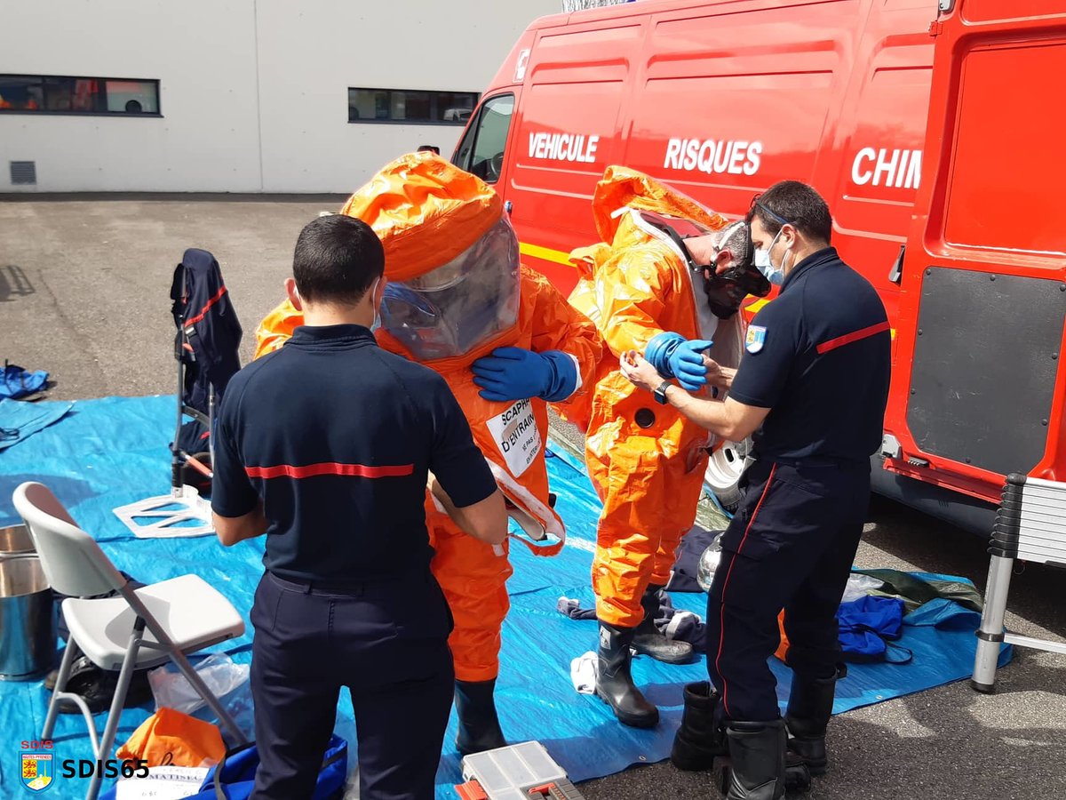 [Entrainement Risques Chimiques]
Le 30 mars dernier, les spécialistes sapeurs-pompiers en risques chimiques (RCH) se sont entrainés sur le site du Campus Véolia à Ibos sur des simulations de fuites chimiques.
#RCH #sapeurspompiers #formationprofessionnelle #specialite