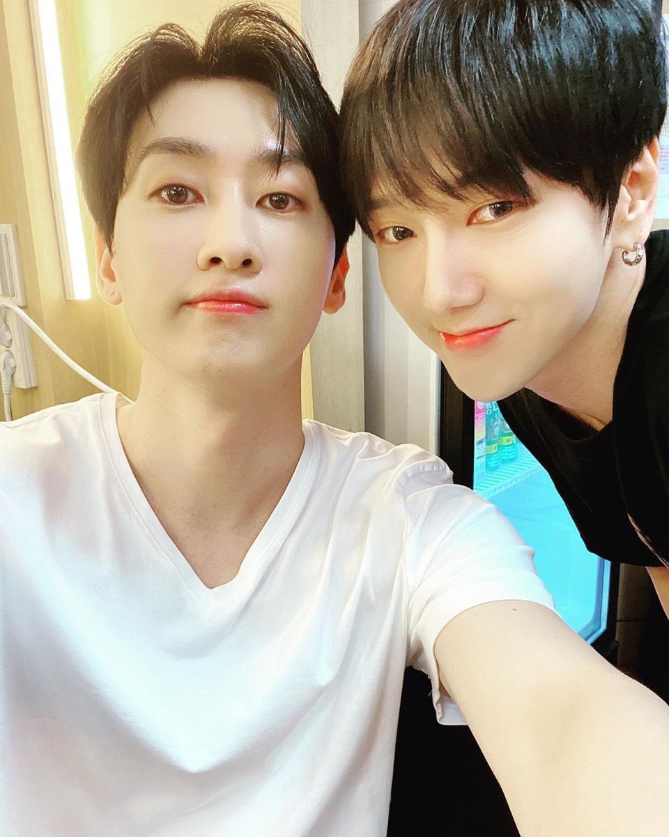 200530 Eunhyuk Insta Update: 5/31 (Sunday) 3pm Beyond The SuperShow come on 🐱🐹 #YESUNG #예성 #Eunhyuk #은혁 #Yehyuk #예혁 #SuperJunior #슈퍼주니어