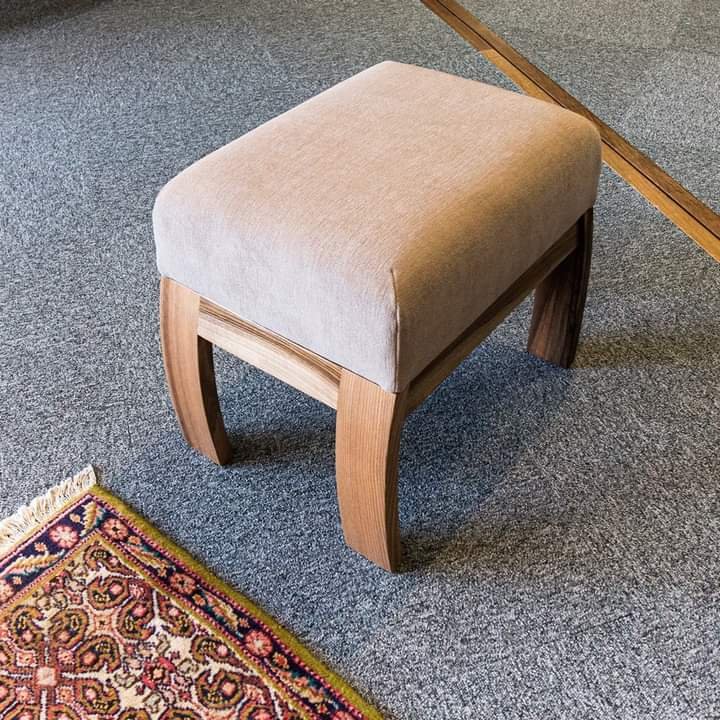 AndrewHdesign's tweet photo. 🇨🇵Tabouret en noyer, piètement bois cintré,  collection assises Ellipse 
🇬🇧Walnut stool featuring steam bent legs designed to match the Ellipse armchair 
#artisanat #artisanatdart #madeinFrance #andrewhemusdesign #customfurniture #design #mobiliersurmesure https://t.co/QcQ7tfGuJq