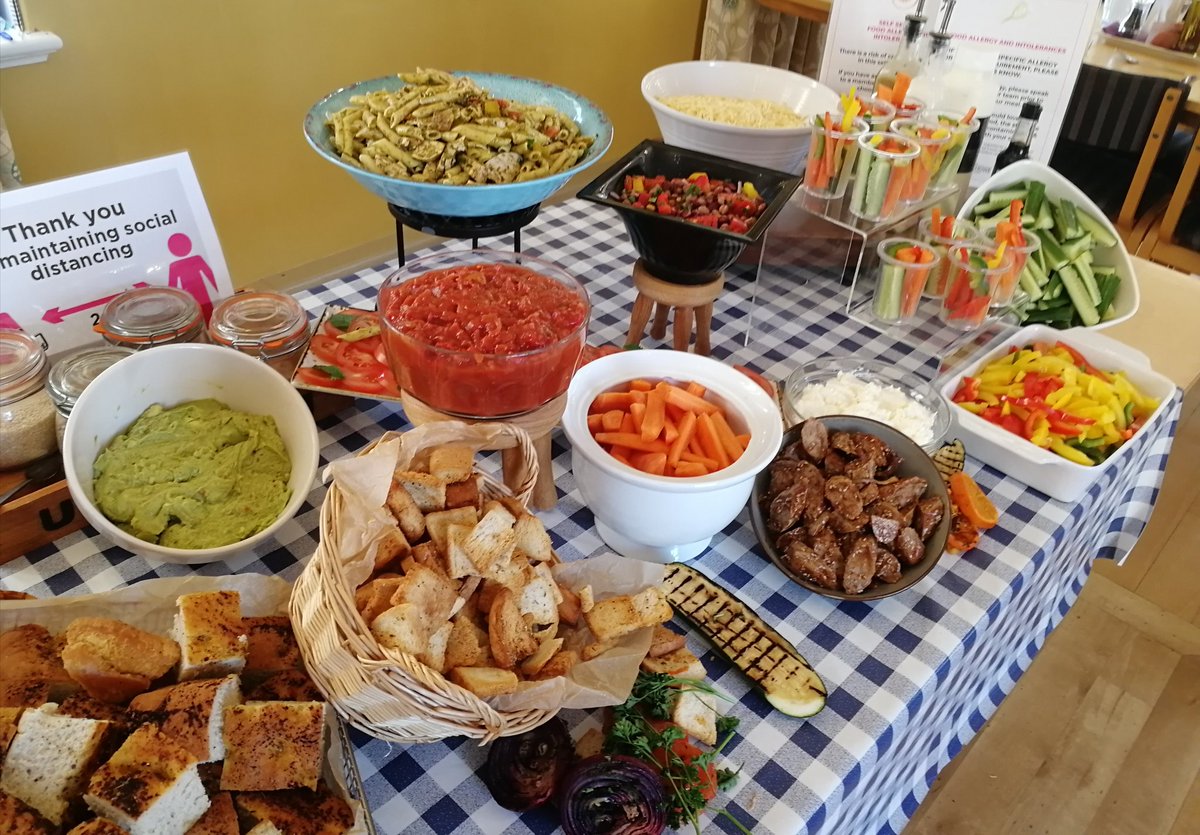 Lovely array of colourful salads in Fairfield <a href="/UppinghamSchool/">Uppingham School</a> today. Absolutely loving it 😎 <a href="/OxfordAndrew/">Andrew Oxford</a> @ChefSi71 @chefysimon <a href="/HolroydHowe/">Holroyd Howe</a>