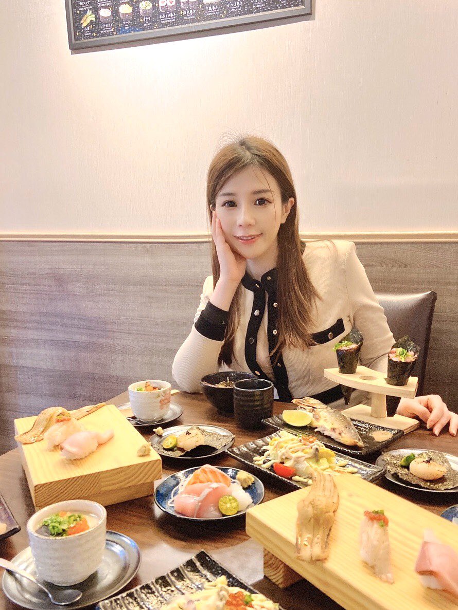 吃吃吃
-

 #作品撮り #攝影 #人像 #裏アカ女子 
#photography #photooftheday #photo 
#photographer  #love #instagood #model #smile #cute #girl #iphone11 #keppel https://t.co/mQypLRlQYU