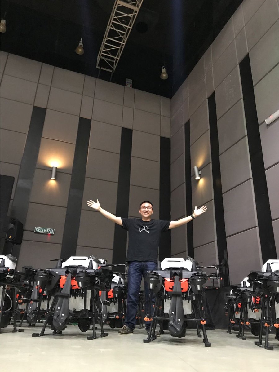 richardker's tweet image. When we said we want to do large-scale precision agriculture using drones at @Aerodyne_Group we really mean it! #agriculture #dronetechnology #datatechnology #digitaltransformation #drones