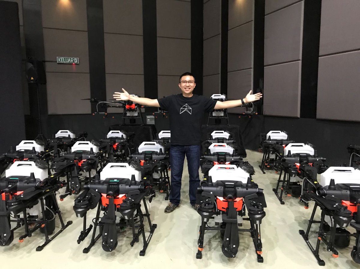 richardker's tweet image. When we said we want to do large-scale precision agriculture using drones at @Aerodyne_Group we really mean it! #agriculture #dronetechnology #datatechnology #digitaltransformation #drones