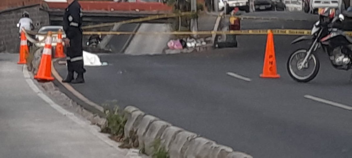 Sobre la Juan Pablo- Del parque infantil hacia Metrocentro #TraficoSV <a href="/Urbana949/">La Urbana 94.9 FM</a>