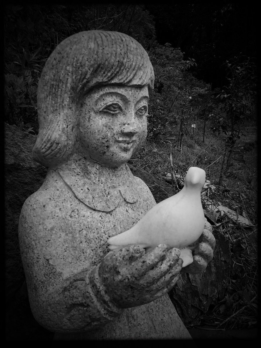 cityhillsandsea's tweet image. Trying out a new #hipstamatic combo thang with #JaneLens &amp;amp; #BlackeysSupergrain film. Thought this somewhat unsettling statue looked better in #bnw ...

#dontblink #blackandwhitephoto